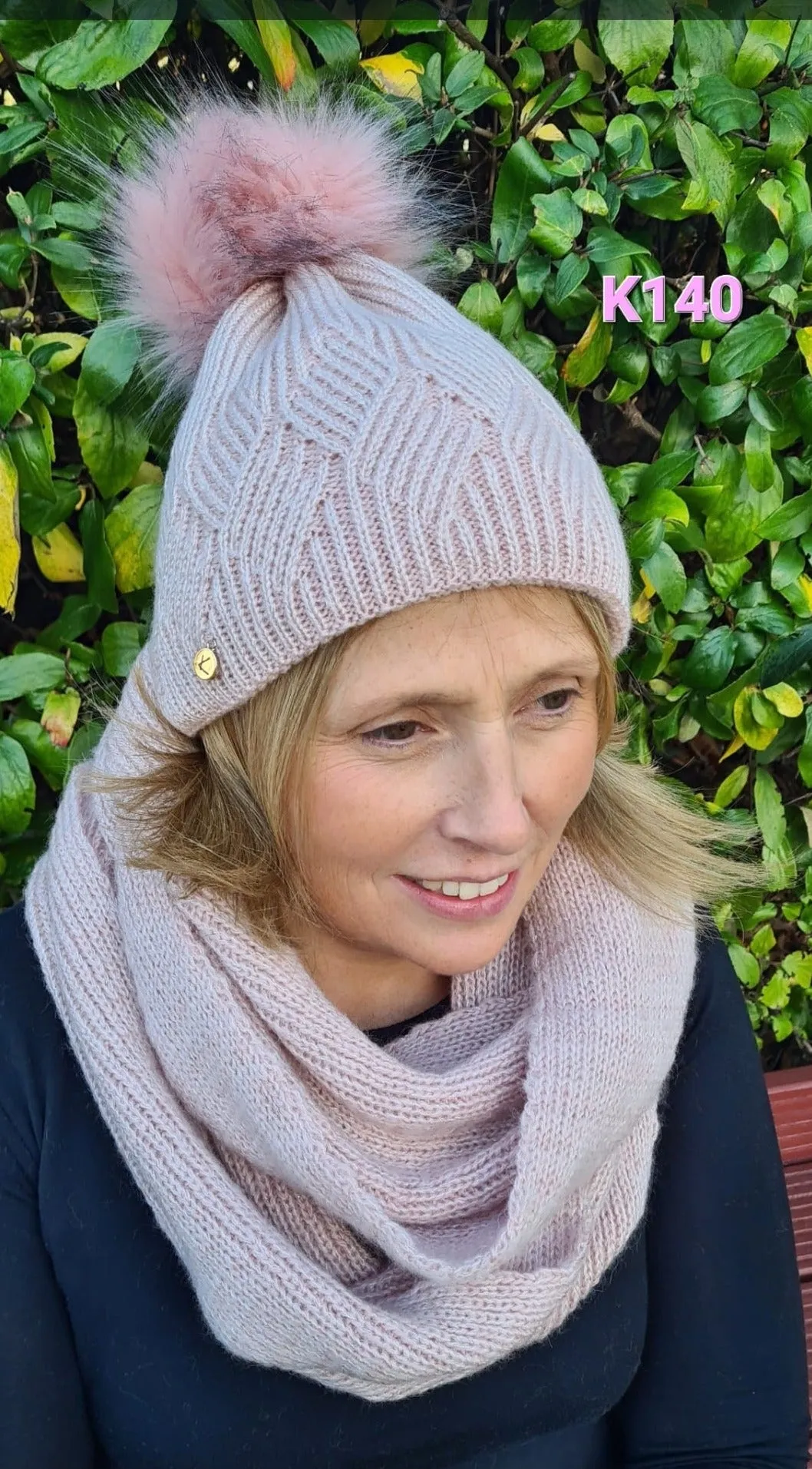 Cable knit Hat with double Snood