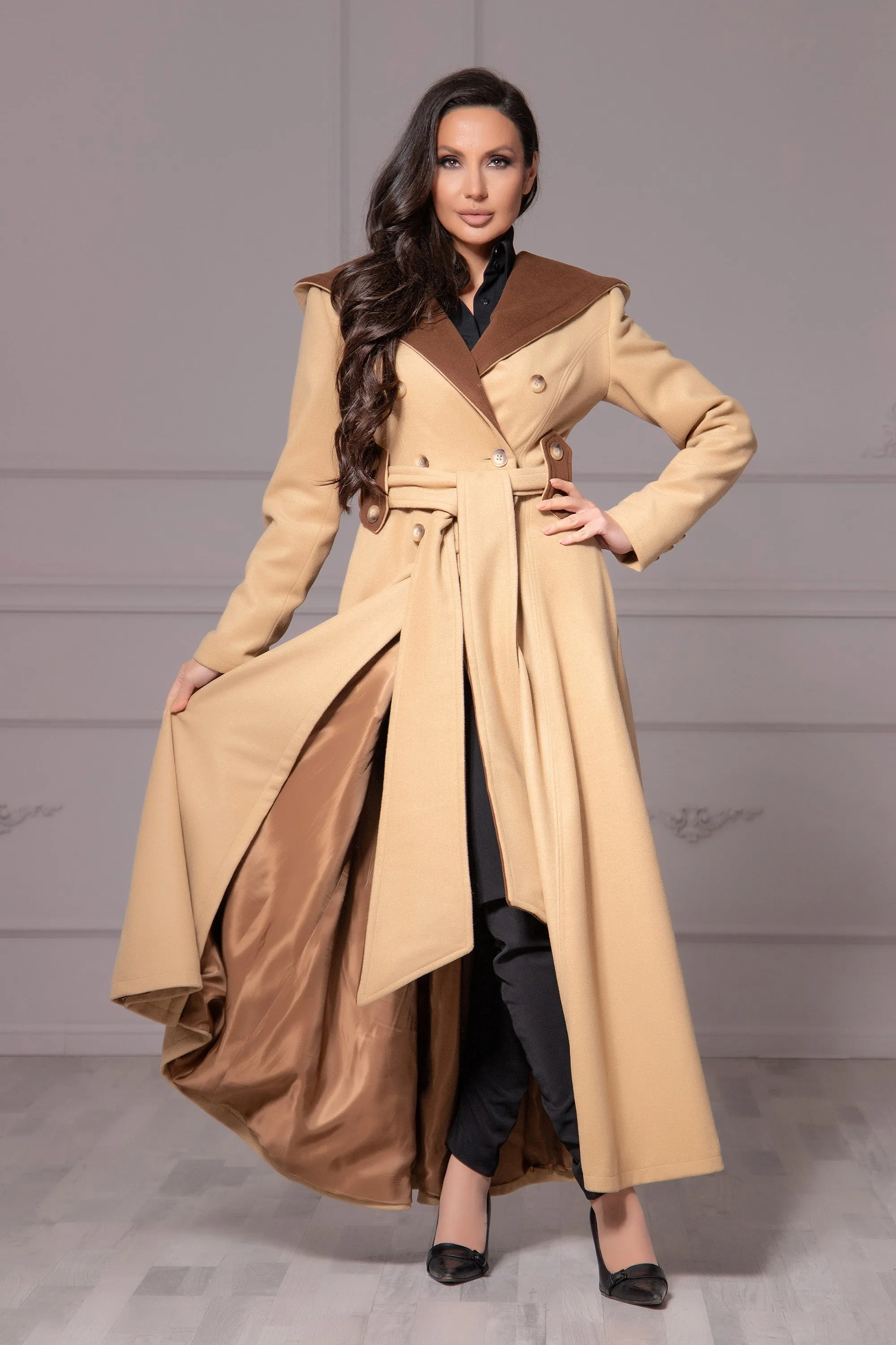 CONTRASTING OVERCOAT