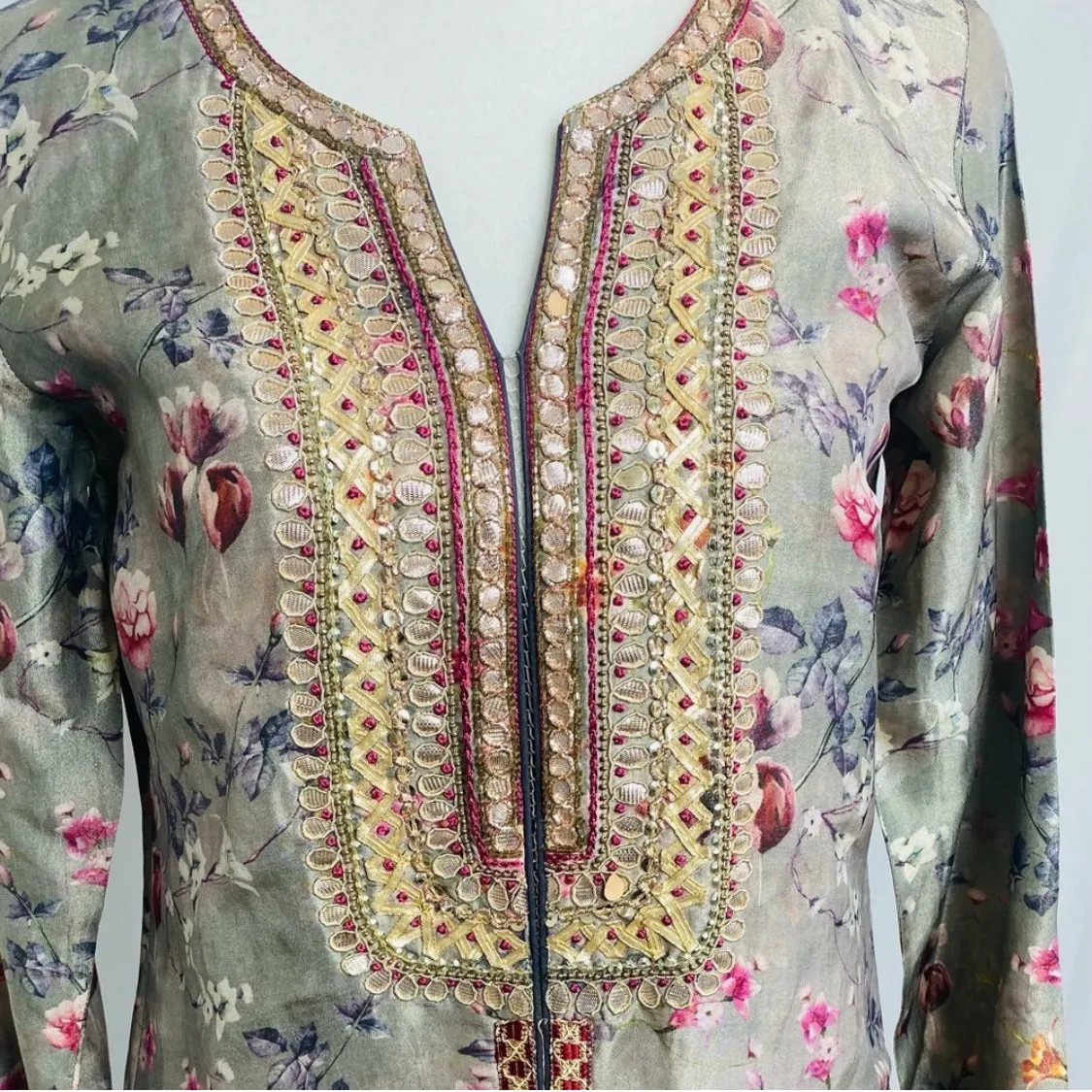 Ravina Pakistani Kameez/ Tunic Dress with Flower Pattern.