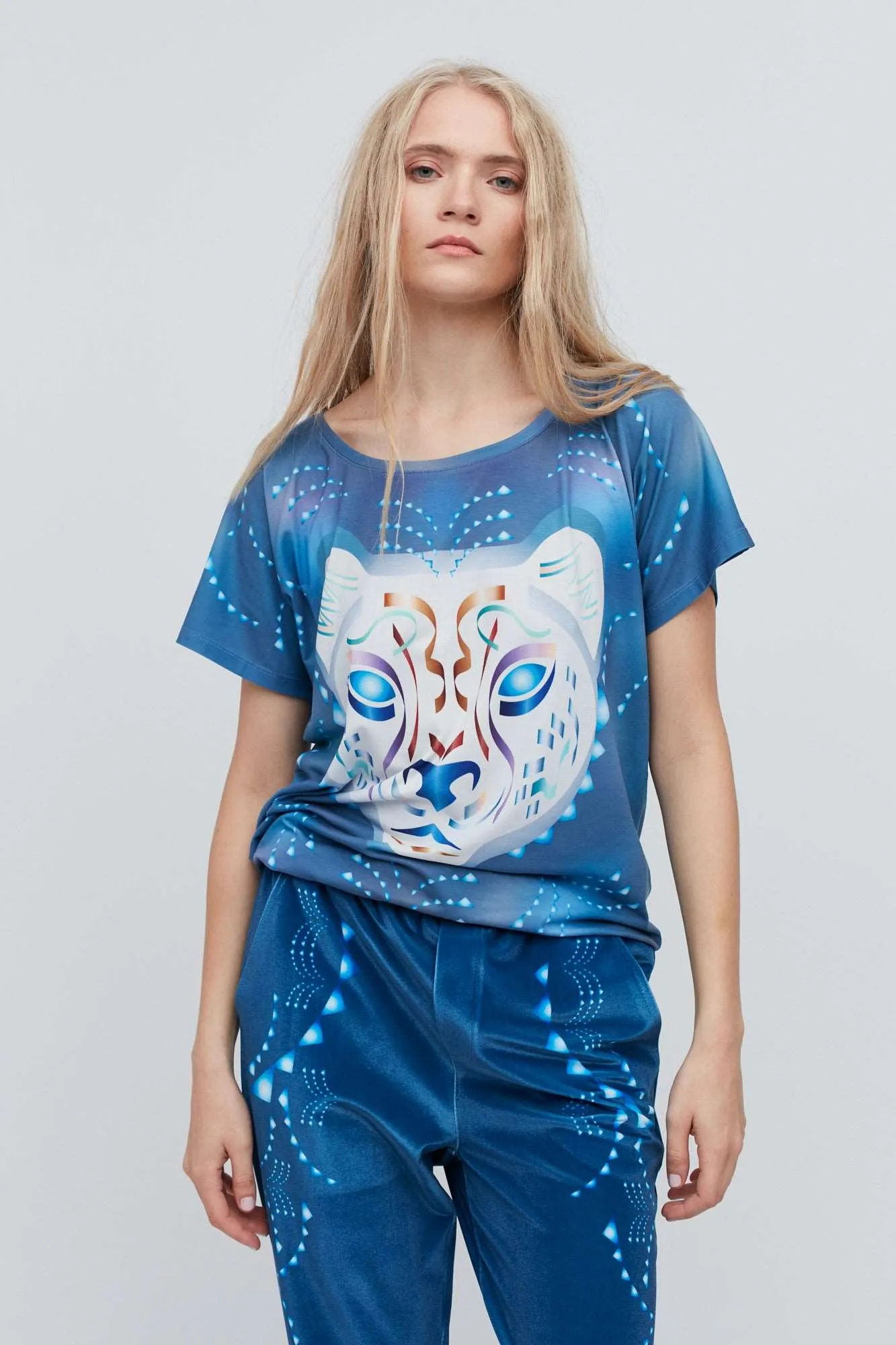 T-Shirt Blue Snow Leo