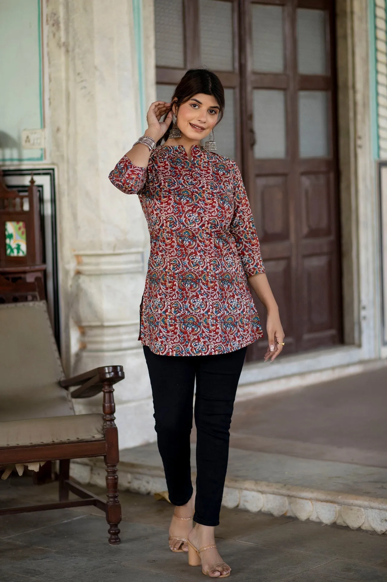 Women Maroon Printed Tunic With Mandarin Collar & Three Quarter Sleeves