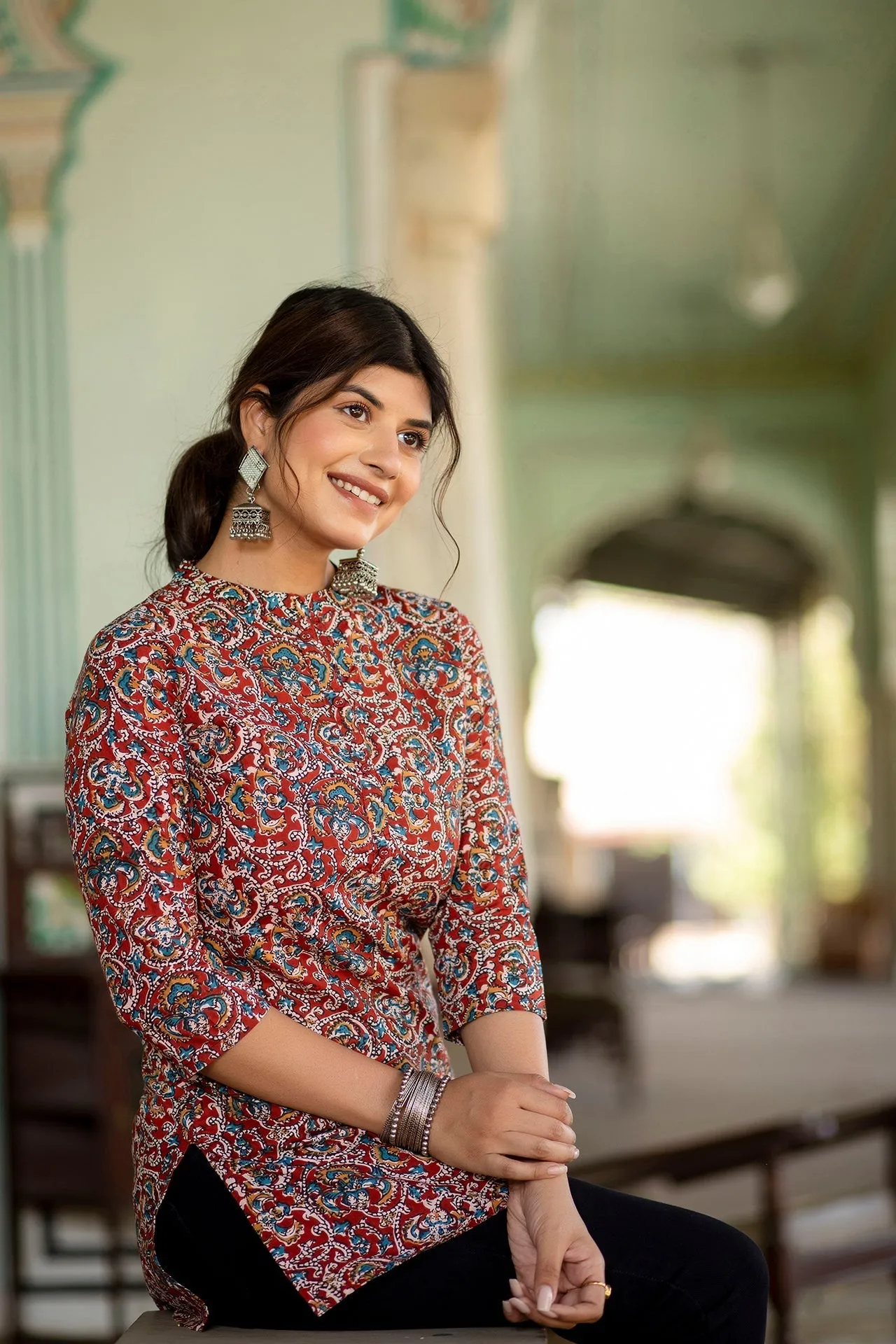 Women Maroon Printed Tunic With Mandarin Collar & Three Quarter Sleeves