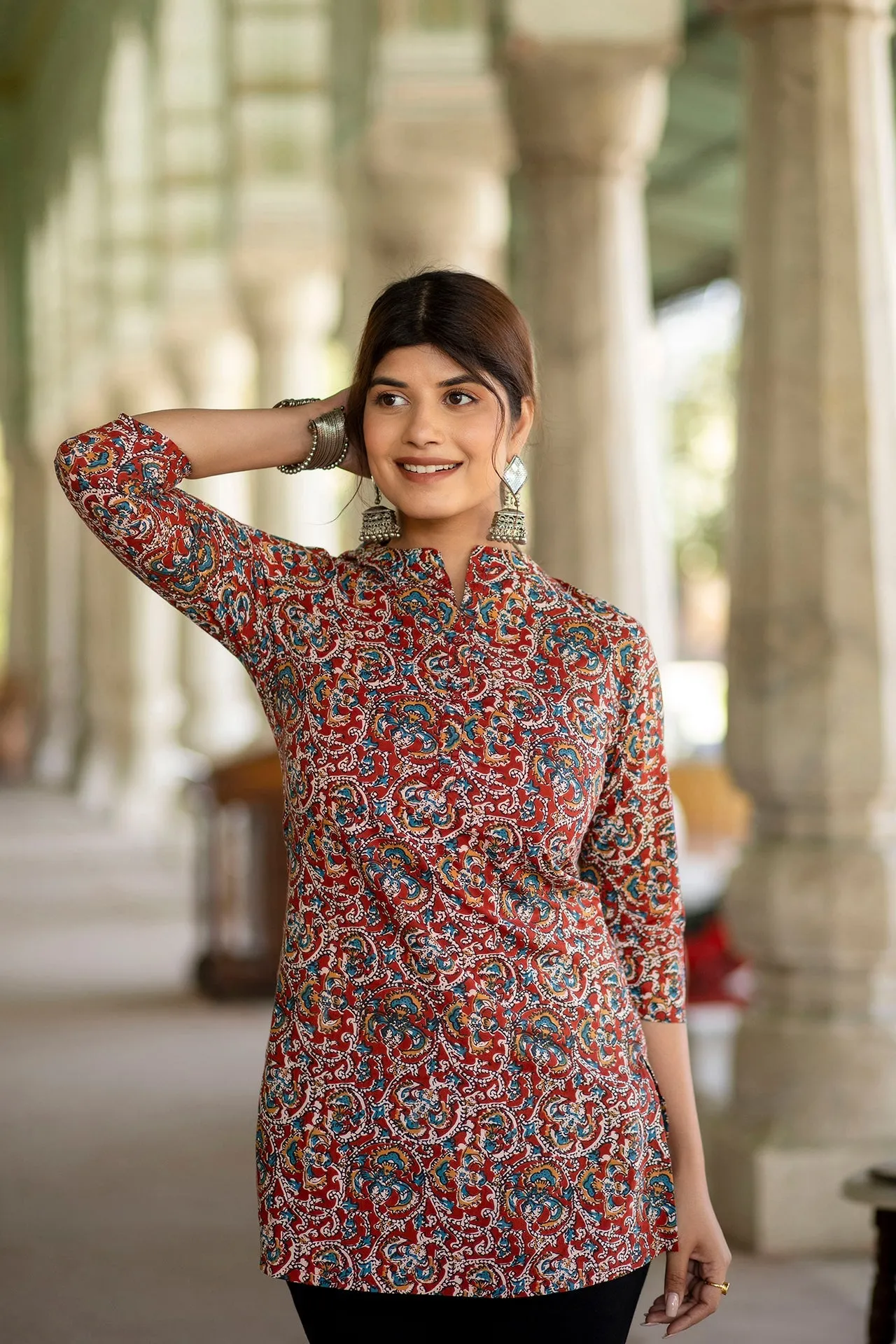 Women Maroon Printed Tunic With Mandarin Collar & Three Quarter Sleeves